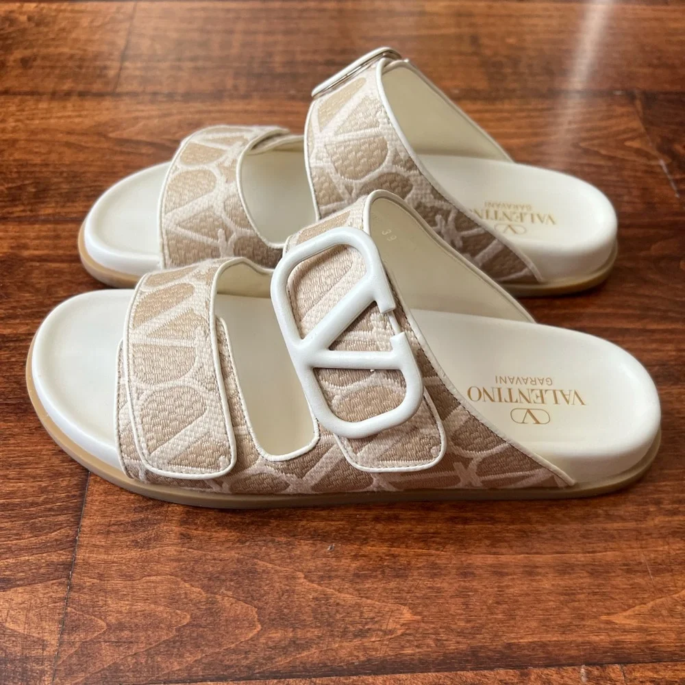 VALENTINO GARAVANI Off-White & Beige VLogo Toile Iconographe Sandals Size 39 - Picture 5 of 9